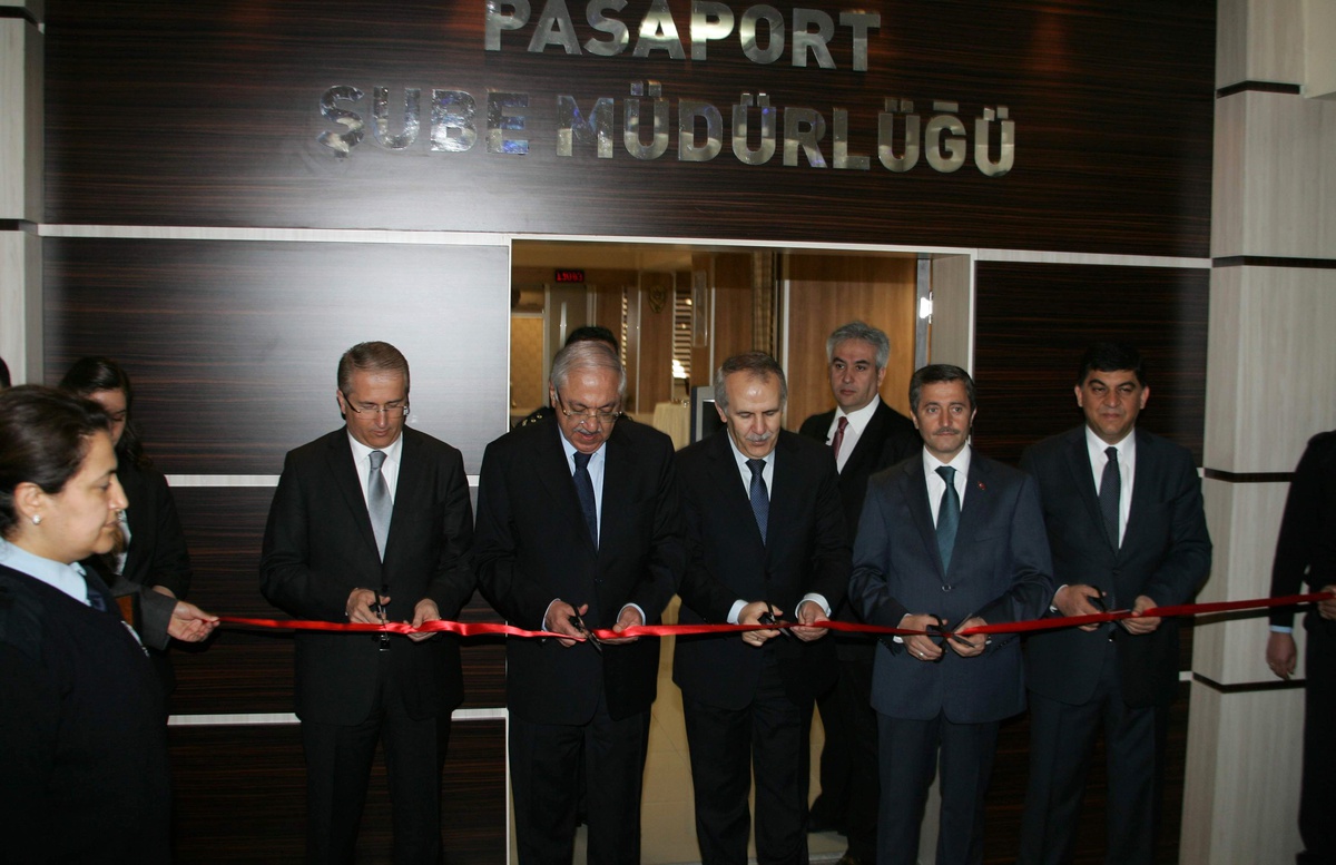 Yenilenen Pasaport Şube Müdürlüğü Salonu Hizmete Açıldı