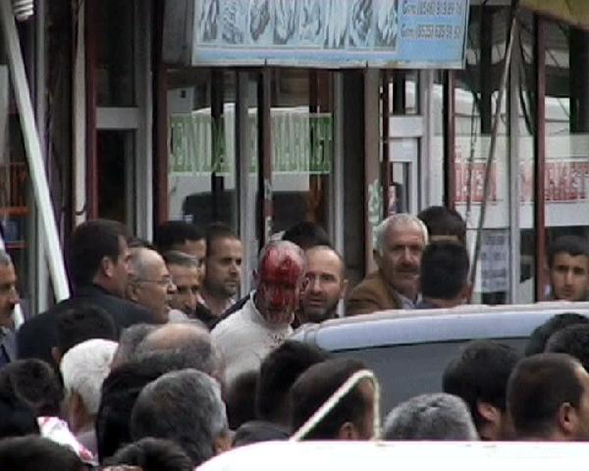 Yüksekova\'da İki Aile Arasında Kavga: 4 Yaralı