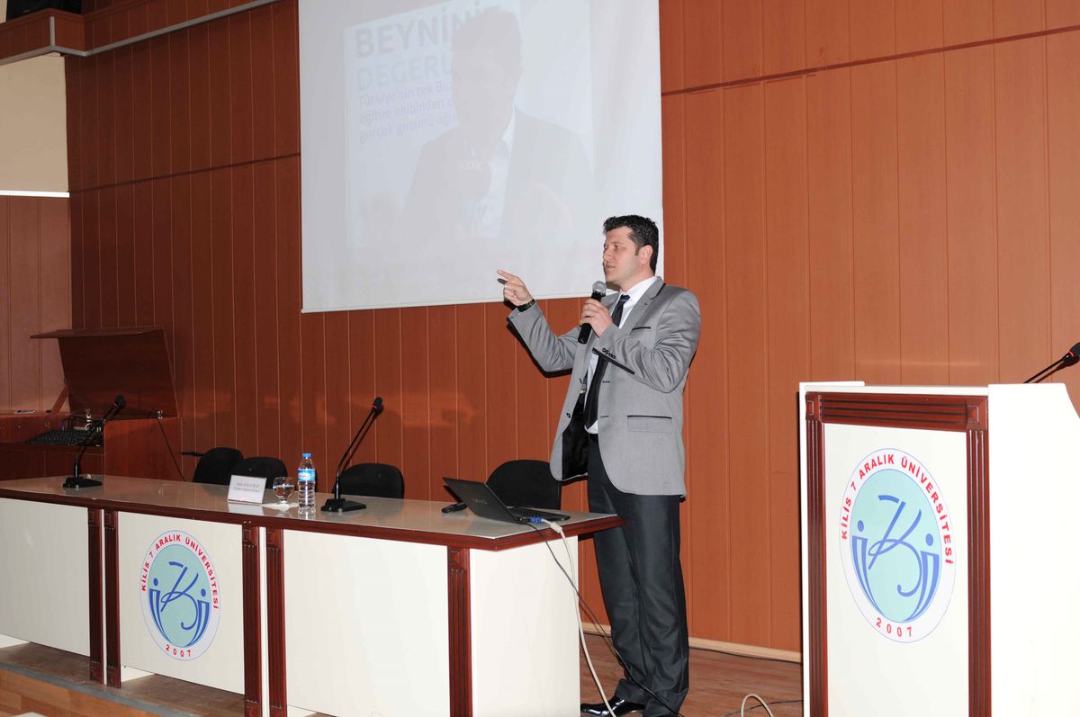 7 Aralık Üniversitesinde Hafıza Teknikleri Konferansı