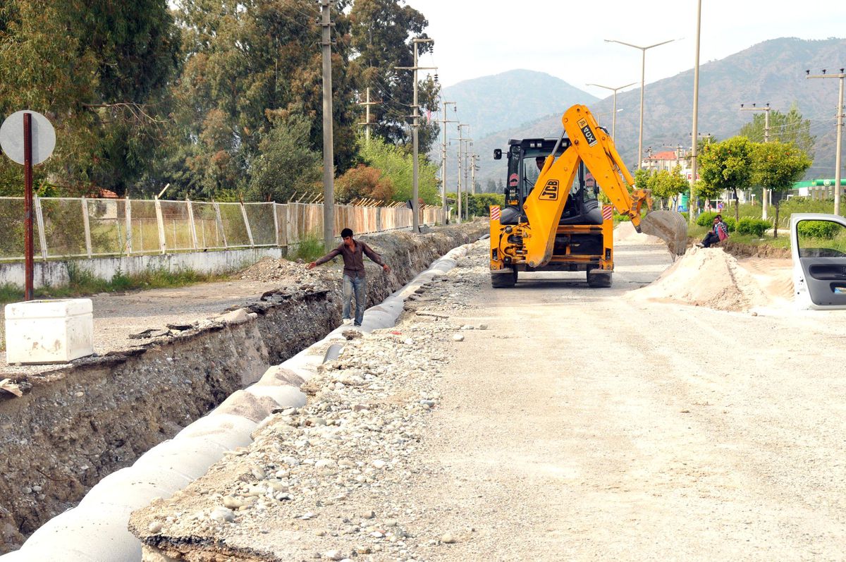 AK Parti\'li Onur Turgut; "Yol, Sezon Trafiğini Kaldıramaz"