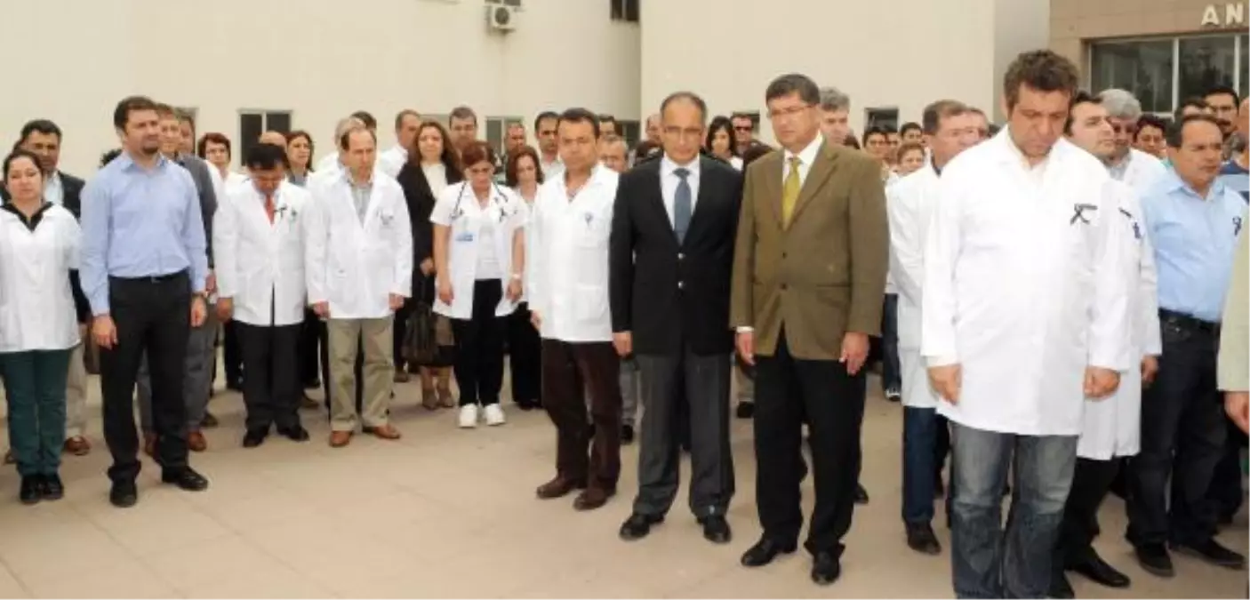 Antalya\'da Doktorlardan Sağlık Bakanı\'na İstifa Çağrısı