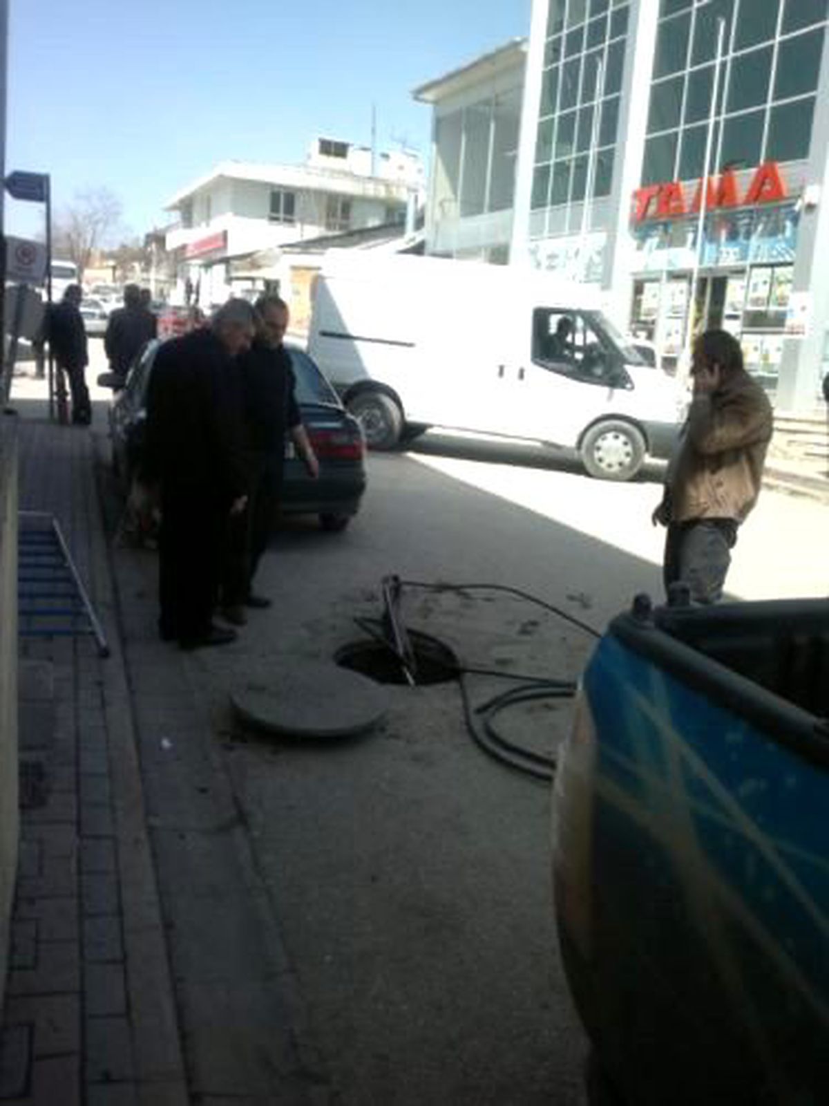 Aşkale\'nin Telefon Bağlantısını Kestiler