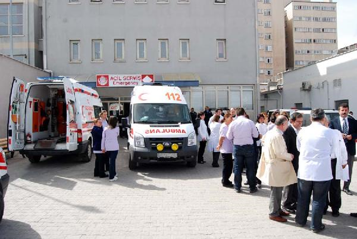 Bıçaklanarak Öldürülen Doktor İçin Saygı Duruşu