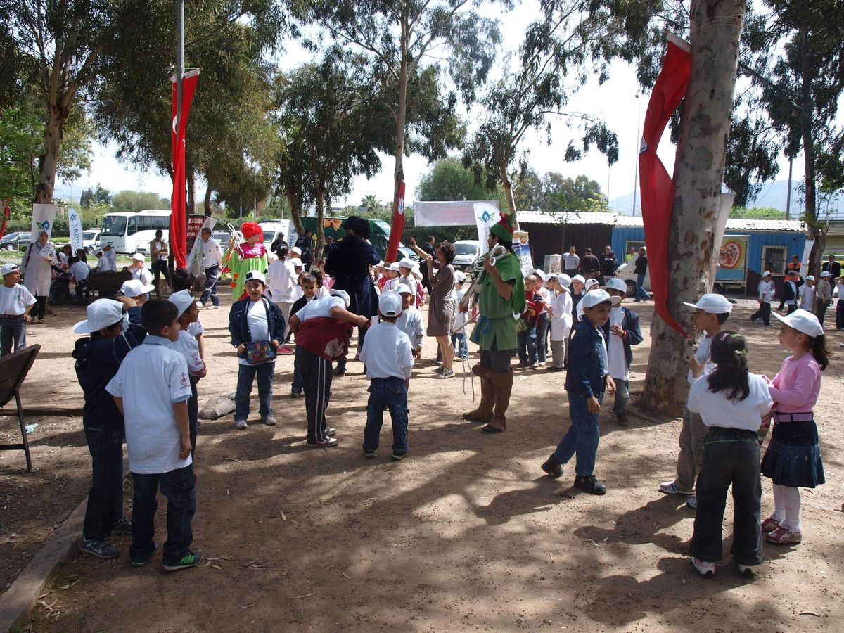 Çocuklar Şenliğe Şimdiden Başladı