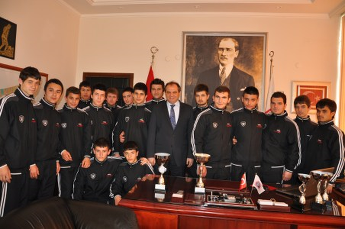 DAlgıç\'a Sporculardan Hediye