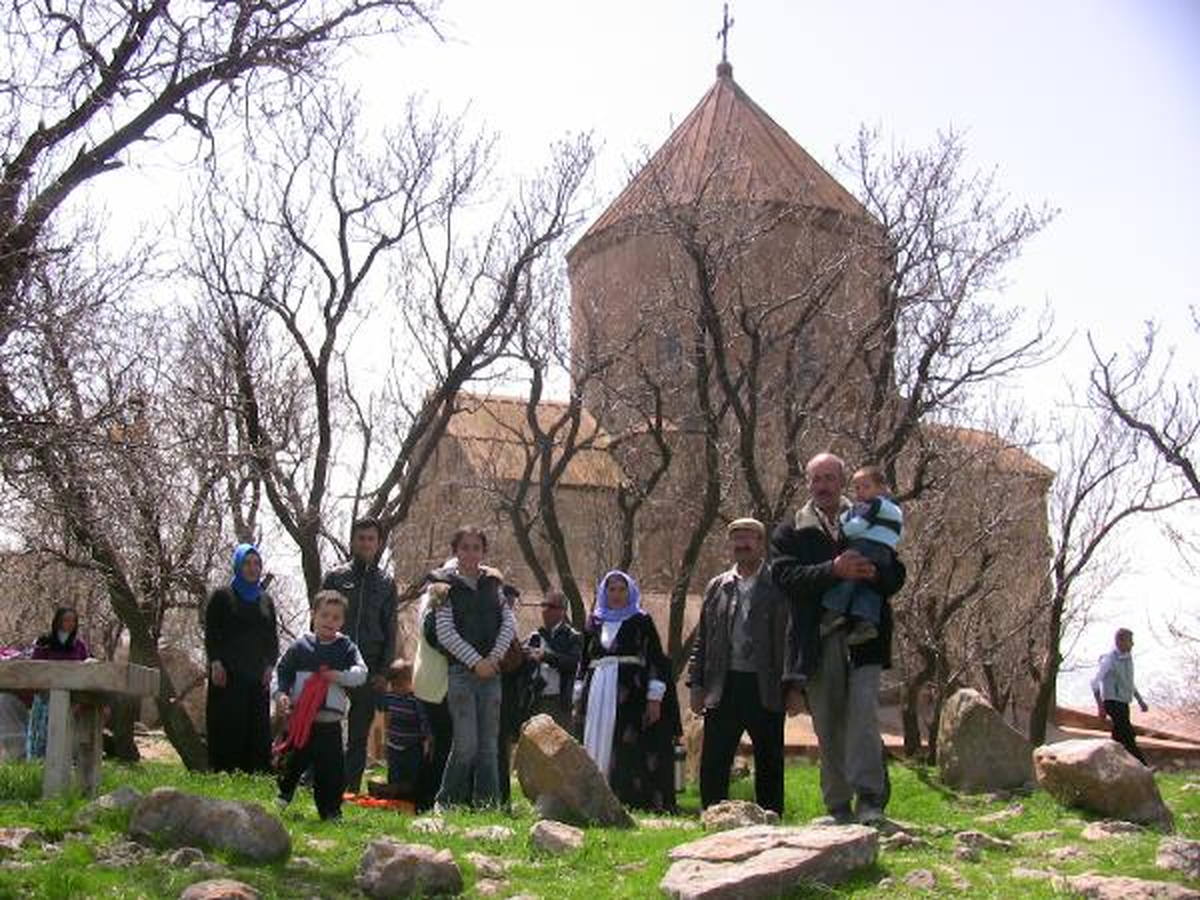 Depremzedeler Akdamar Adası'nı Gezdi