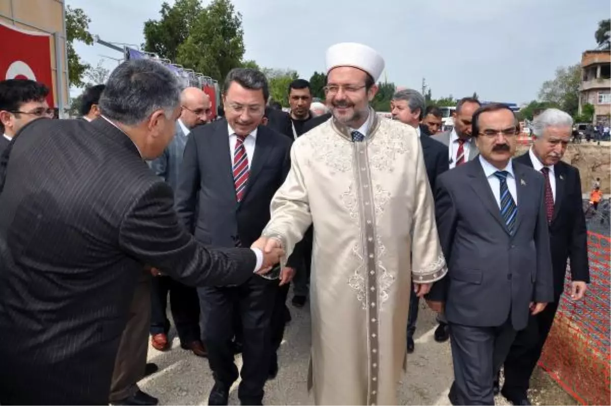 Diyanet İşleri Başkanı; Sokağa Terk Edilen Çocuk Sayısı ve Tüketilen Alkolün Miktarını Bilmeliyiz