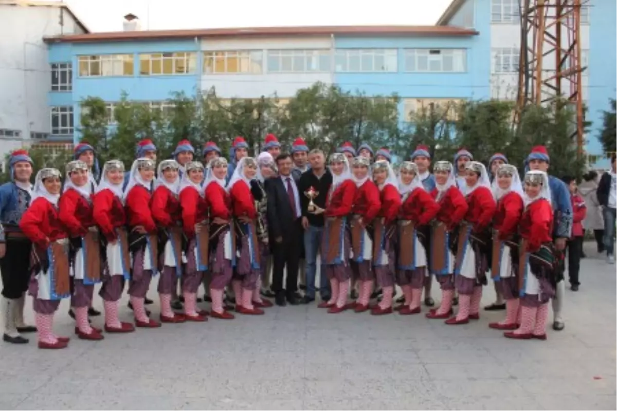 Eğirdir Halk Oyunları Ekibi Başarıyla Döndü