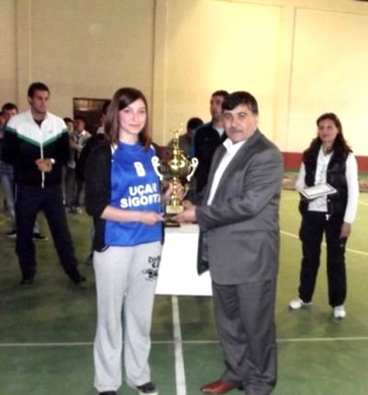 Emet Anadolu Sağlık Lisesi Voleybol\'da Şampiyon Oldu