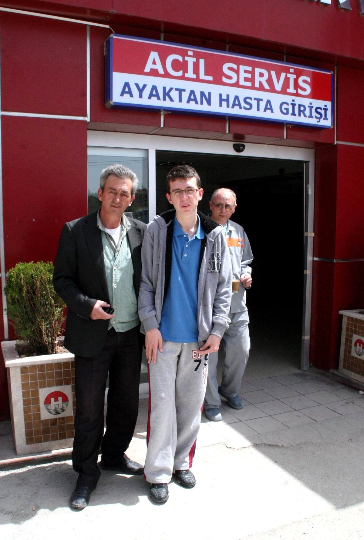 Eskişehir\'de Lise Öğrencisi Okul Bahçesinde Bulunan Logar Çukuruna Düştü
