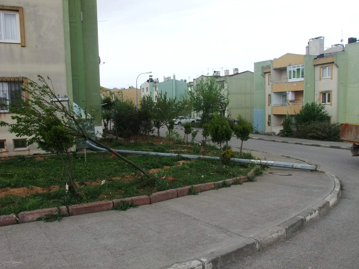 Fırtına, Çayırova\'da Hayatı Felç Etti
