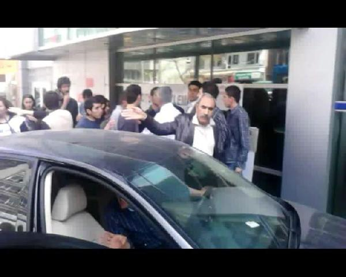Halay Çeken Protestocuların Üzerine Otomobil Sürüldü İddiası