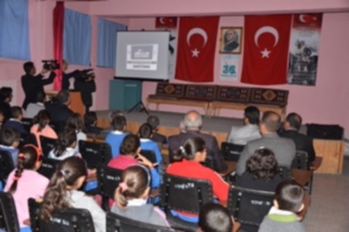 Harput\'ta Öğrencilere Sinevizyon Sunumu