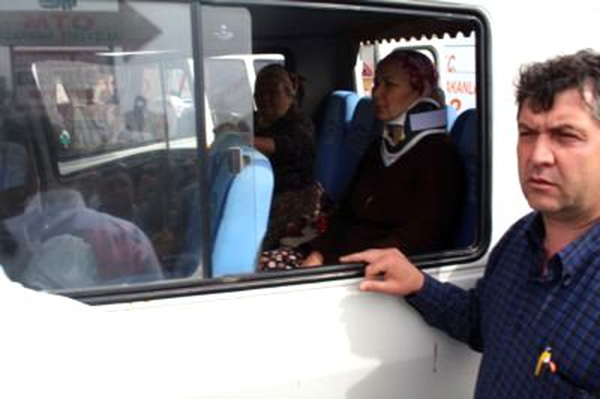 İki Minibüs Bir Otomobil Çarpıştı: 25 Yaralı (2)