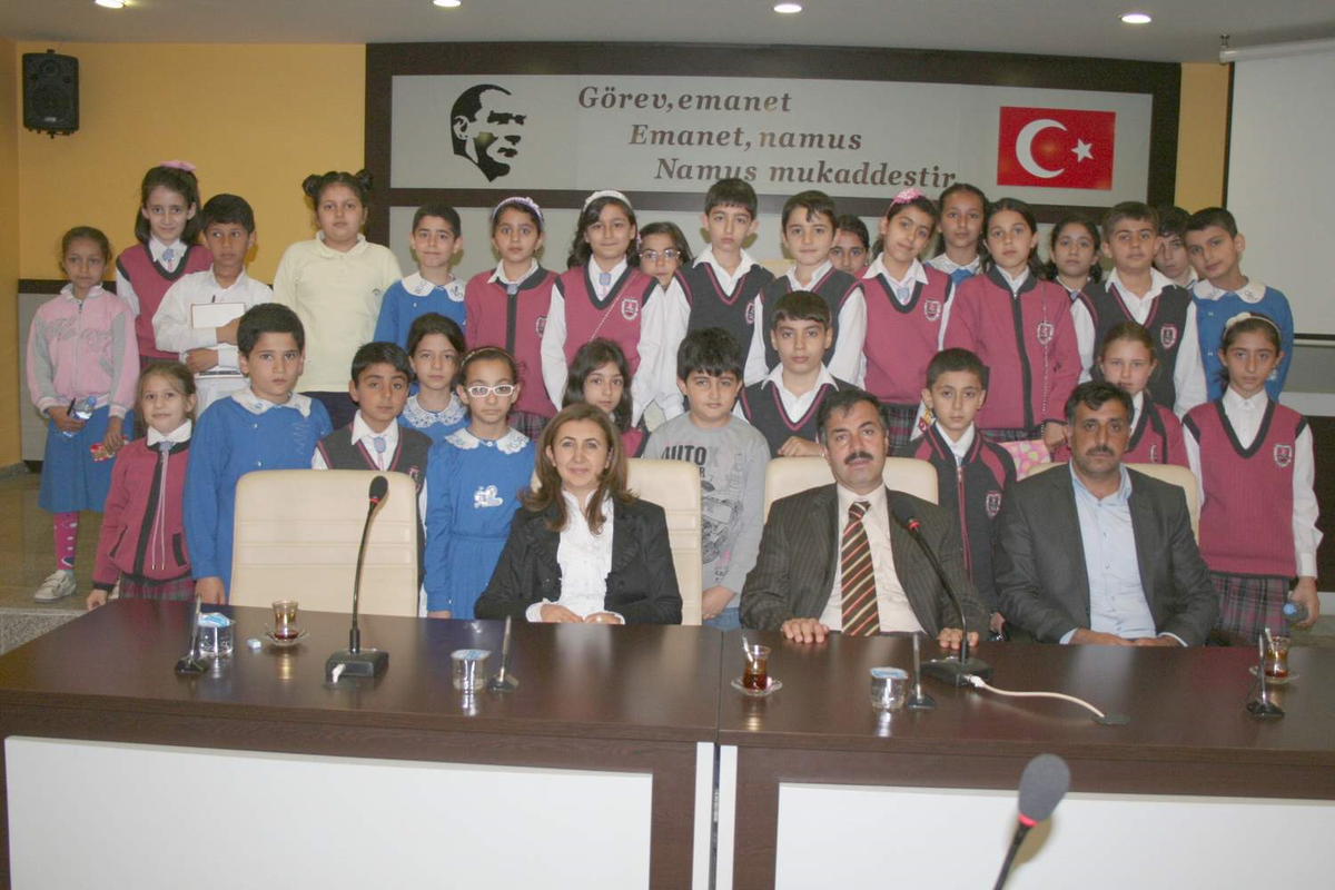 İlköğretim Öğrencileri, Şanlıurfa Belediyesi\'ni Ziyaret Etti