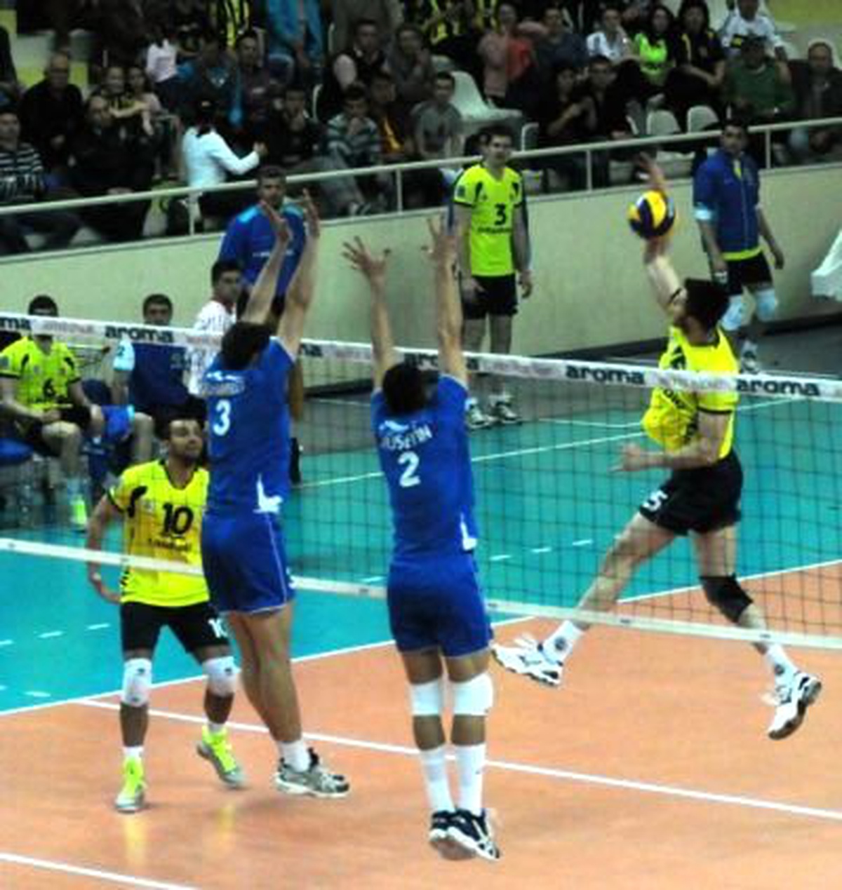 İstanbul Büyükşehir Belediye: 1 - Fenerbahçe Grundig: 3