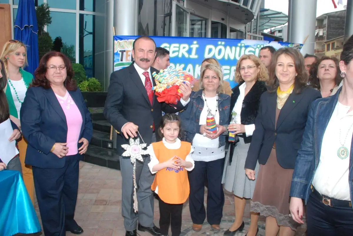 İzmit\'te Geri Dönüşüm Sergisi Açıldı