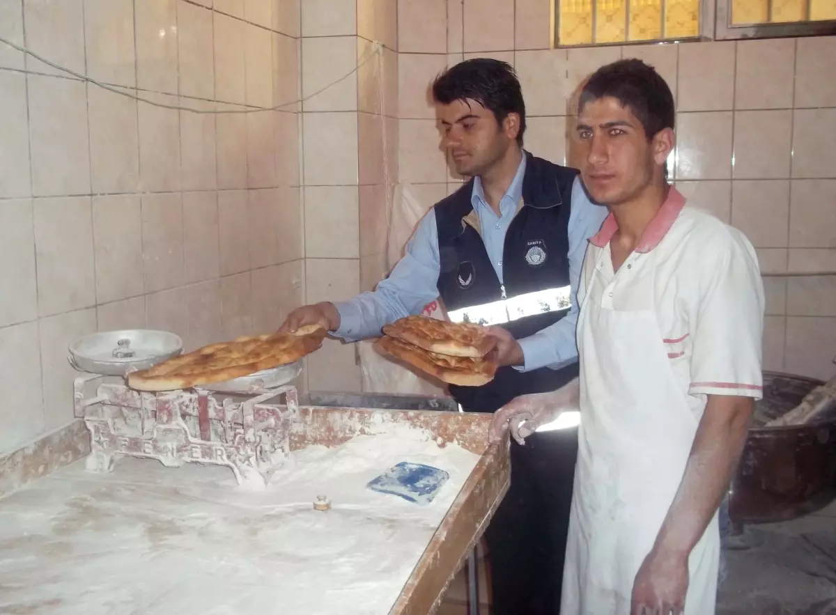 Kayapınar Belediyesi Zabıtasından Fırınlarda Şafak Denetimleri