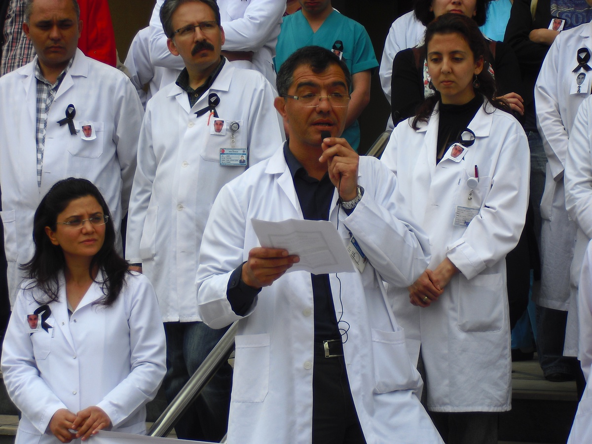 Kırklareli Sağlık Çalışanları, Gaziantep\'teki Doktor Cinayetine Tepki İçin Yarın İş Bırakıyor