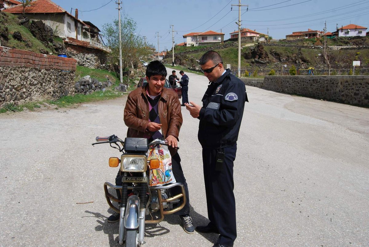 Kula\'da Motosiklet Denetimleri Devam Ediyor