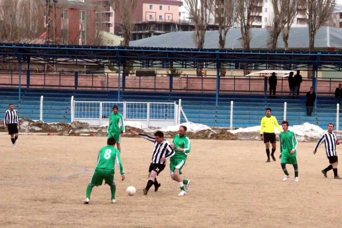 Muhabirden Ardahan Spor Kulübüne Malzeme Yardımı