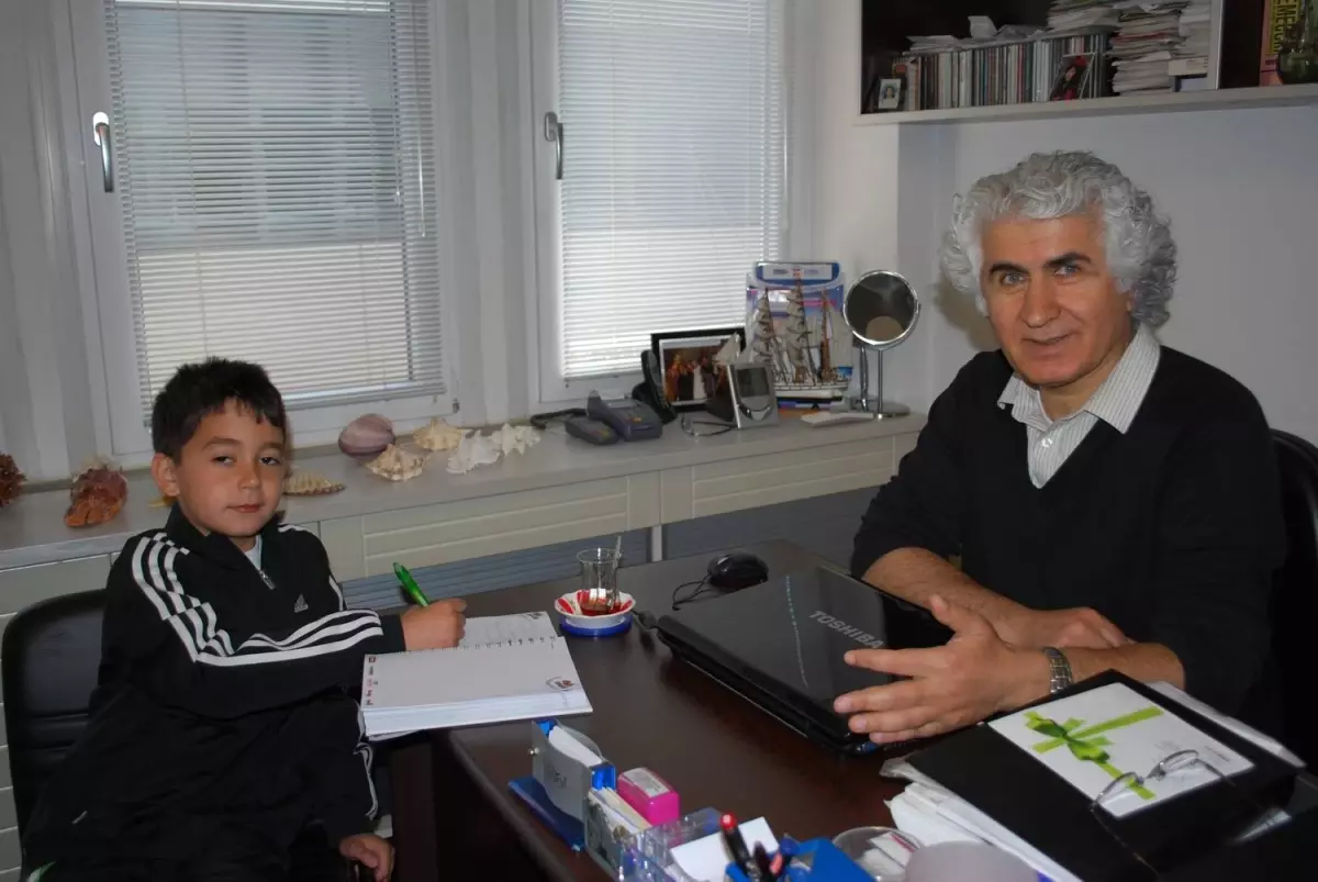 Ödev İçin Diş Hekimi ile Röportaj Yaptı