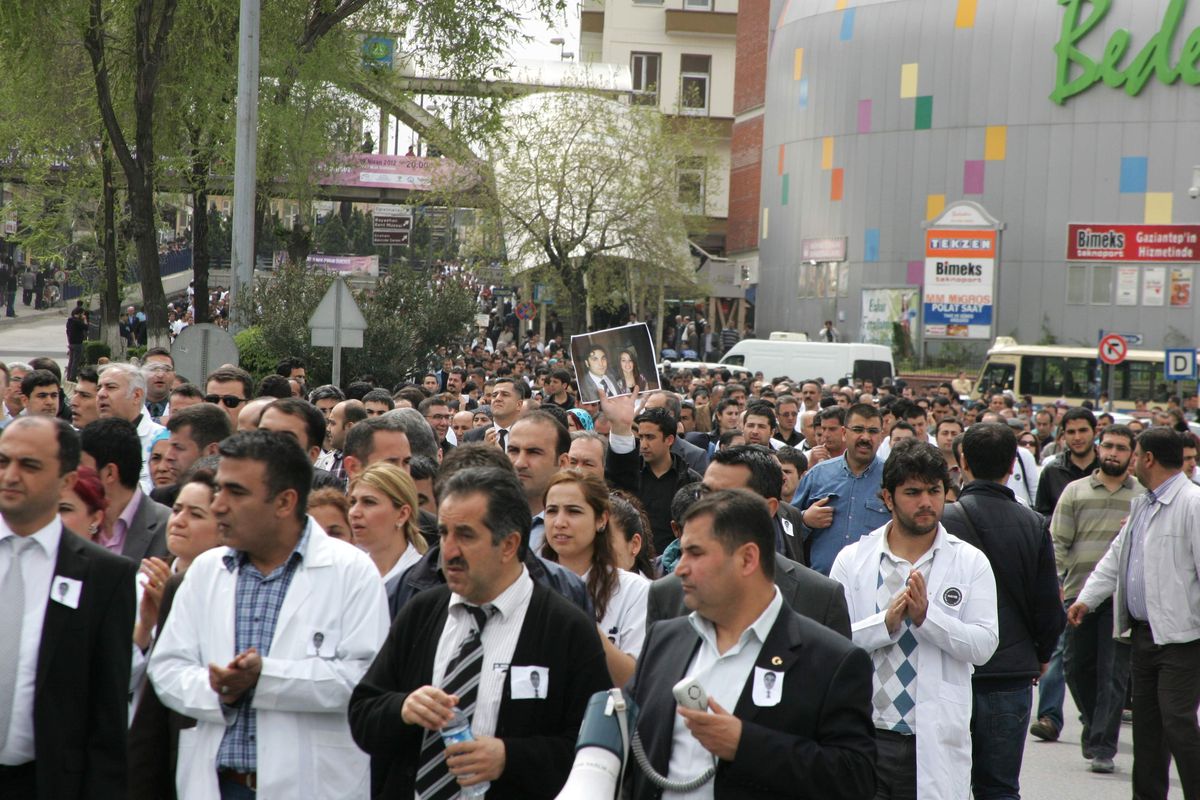 Öldürülen Doktor İçin Çalıştığı Hastanede Tören Düzenlendi