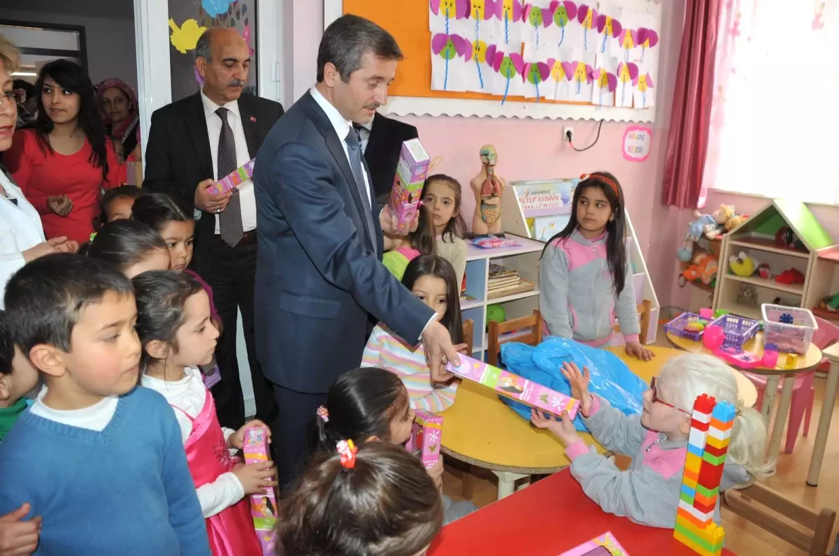 Şahinbey Belediyesi Okullara Halı Saha Yapıyor