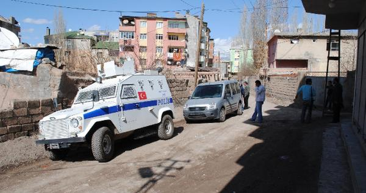 Sokakta Oynayan Çocuk El Bombası Buldu