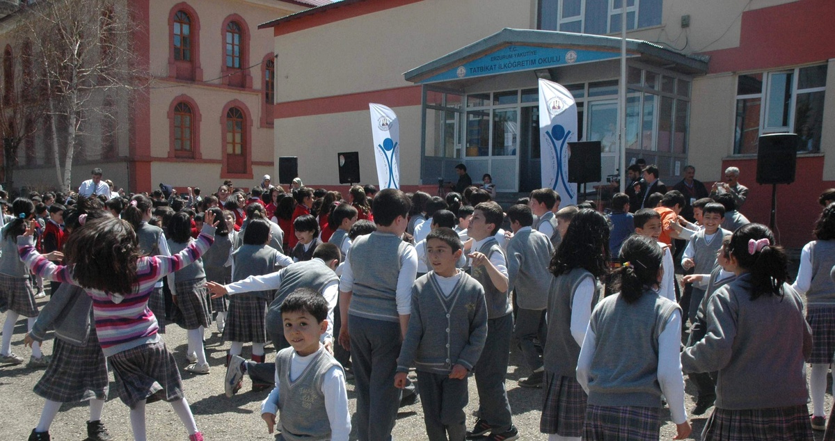 Tatbikat İlköğretim Okulu\'nda Eğlenceli Sağlık Etkinliği
