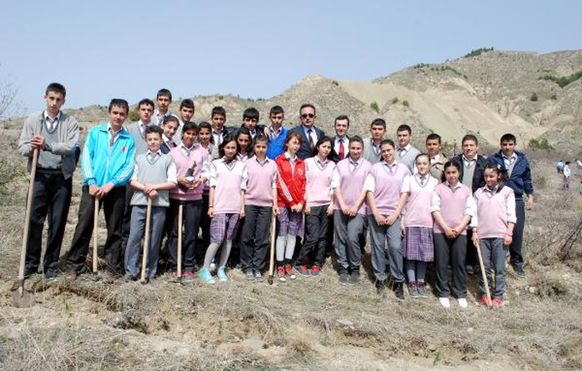 Tosya'da '1 Öğrenci 1 Fidan' Kampanyası