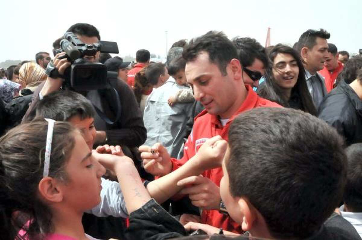 Türk Yıldızları\'na Sevgi Seli
