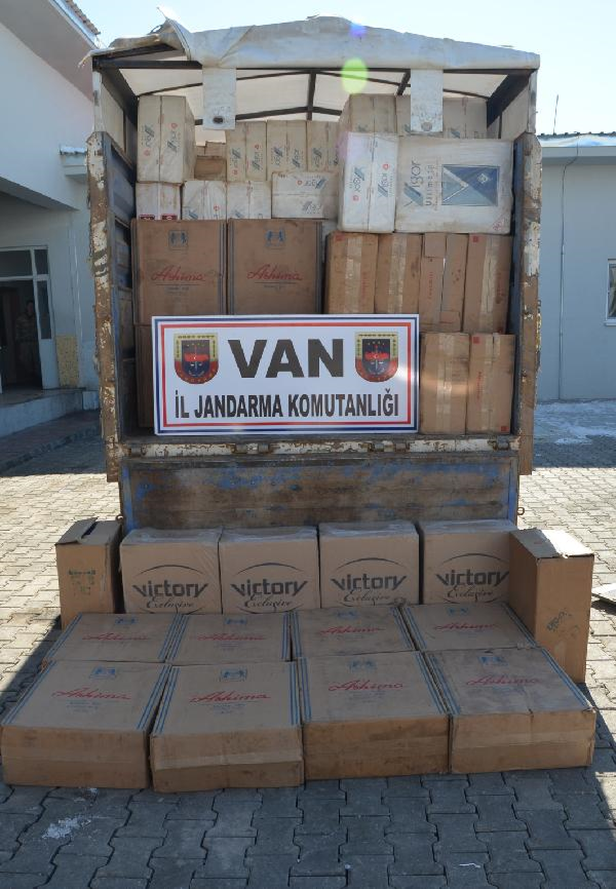 Van\'da Kaçak Sigara ve Çay Operasyonu