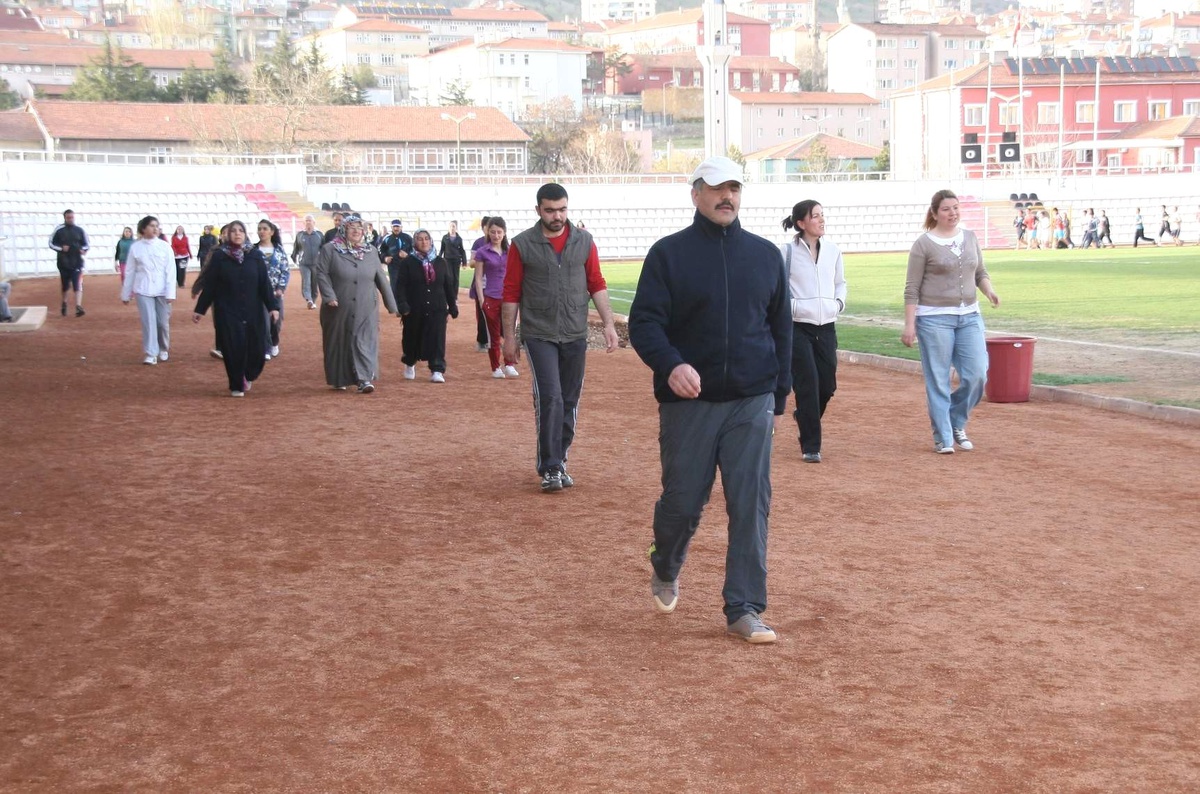 Yozgatlılar Kışın Aldıkları Kiloları Spor Yaparak Vermeye Çalışıyor