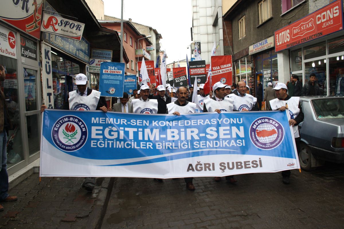 Ağrı Eğitim Bir Sen Üyeleri Bordro Yaktılar