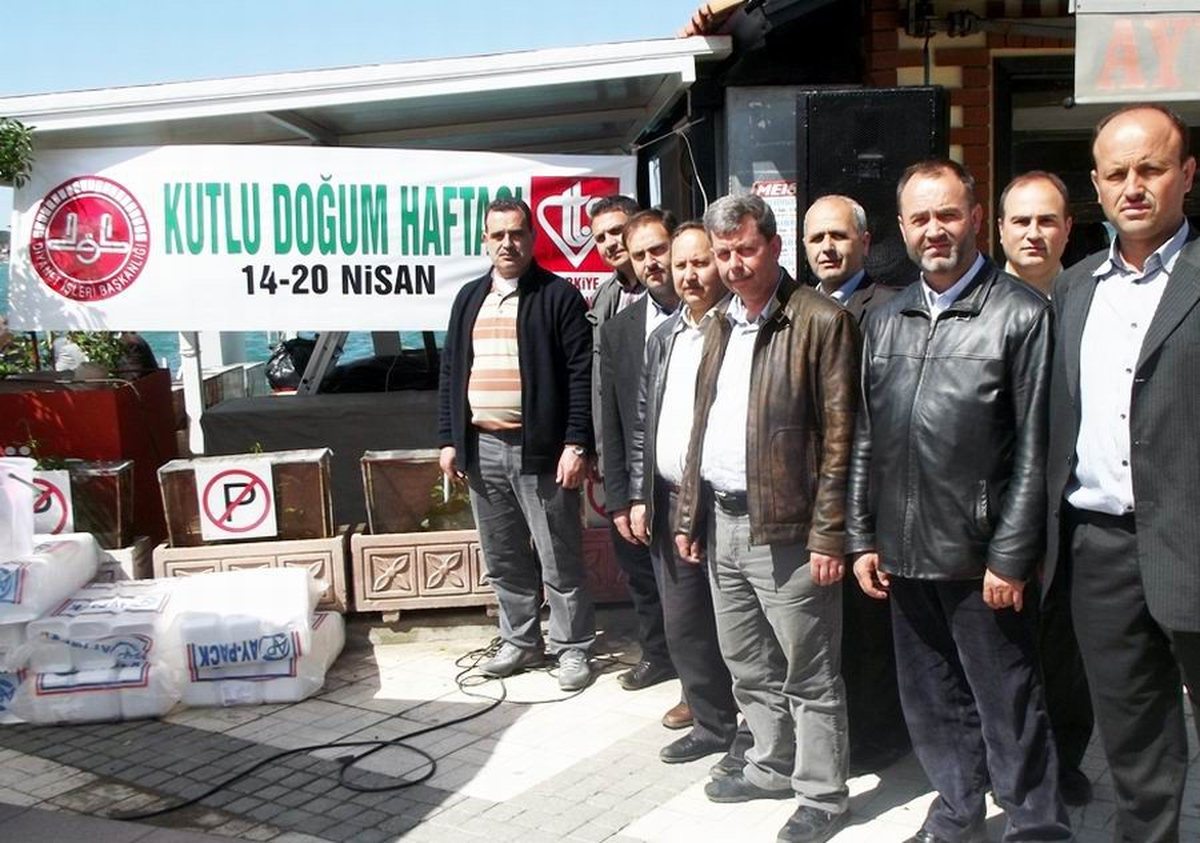 Ayvalık\'ta Kutlu Doğum Haftası Etkinlikleri Kapsamında Lokma Hayrı ve Kan Bağışı