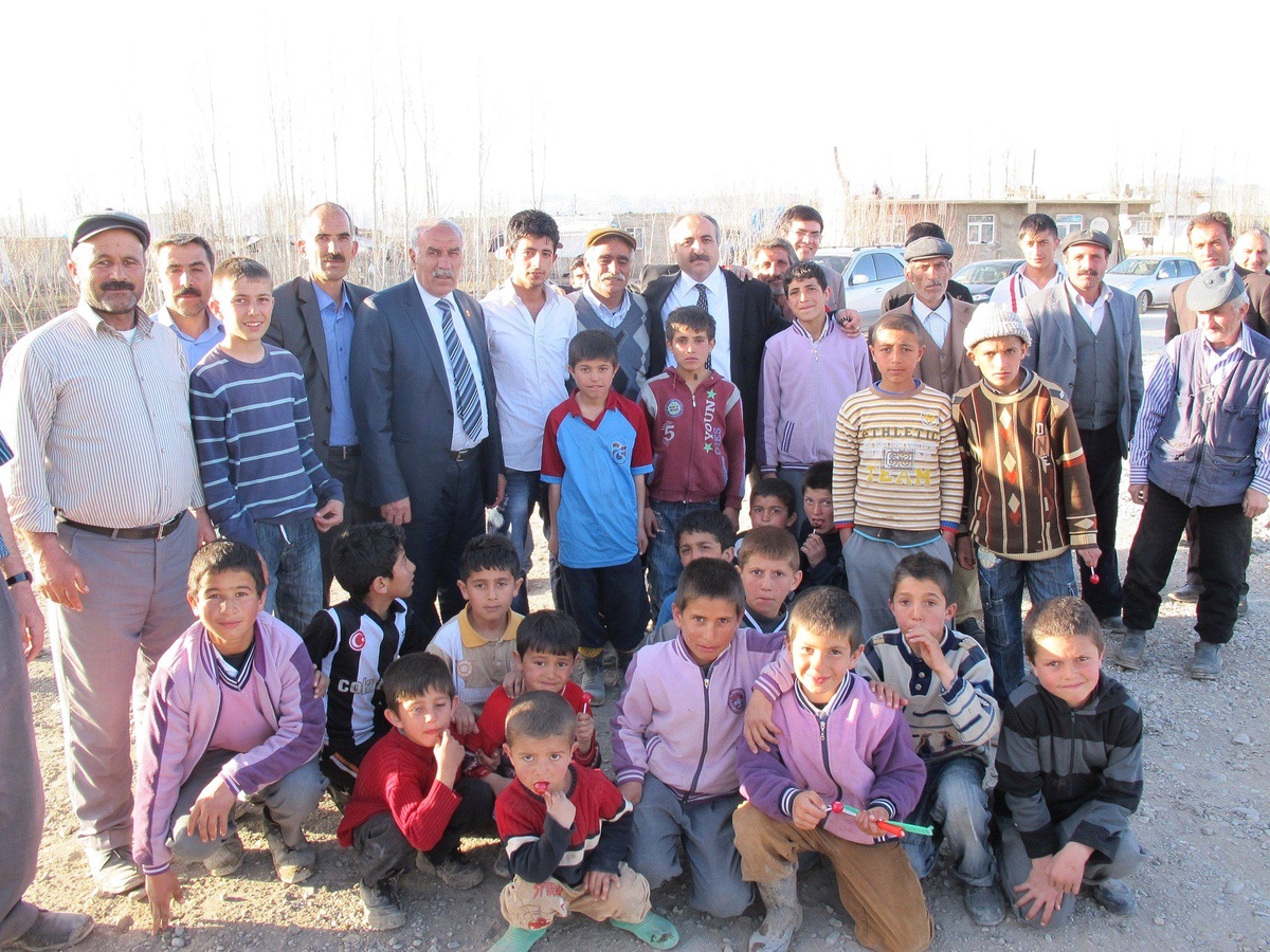 Başkan Arslan Mahalleleri Gezip Sorun ve Sıkıntıları Dinledi