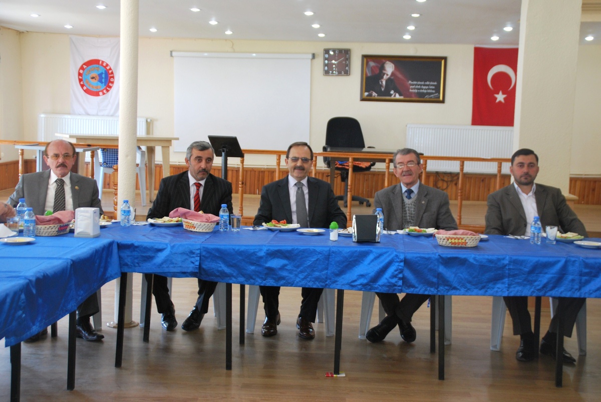 Başkan Şahin, Mahalle Muhtarlarıyla Toplantı Yaptı