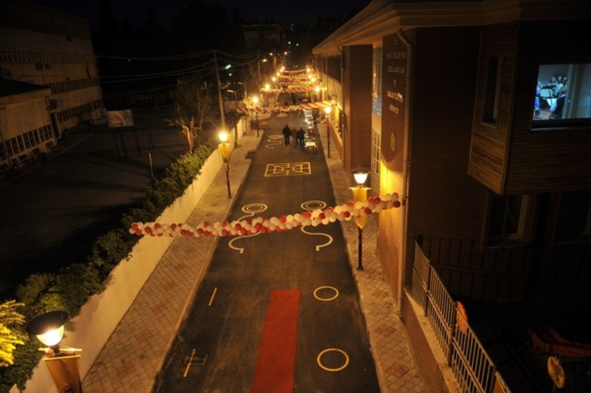 Buca Oyun Sokağı Gece de Işıl Işıl