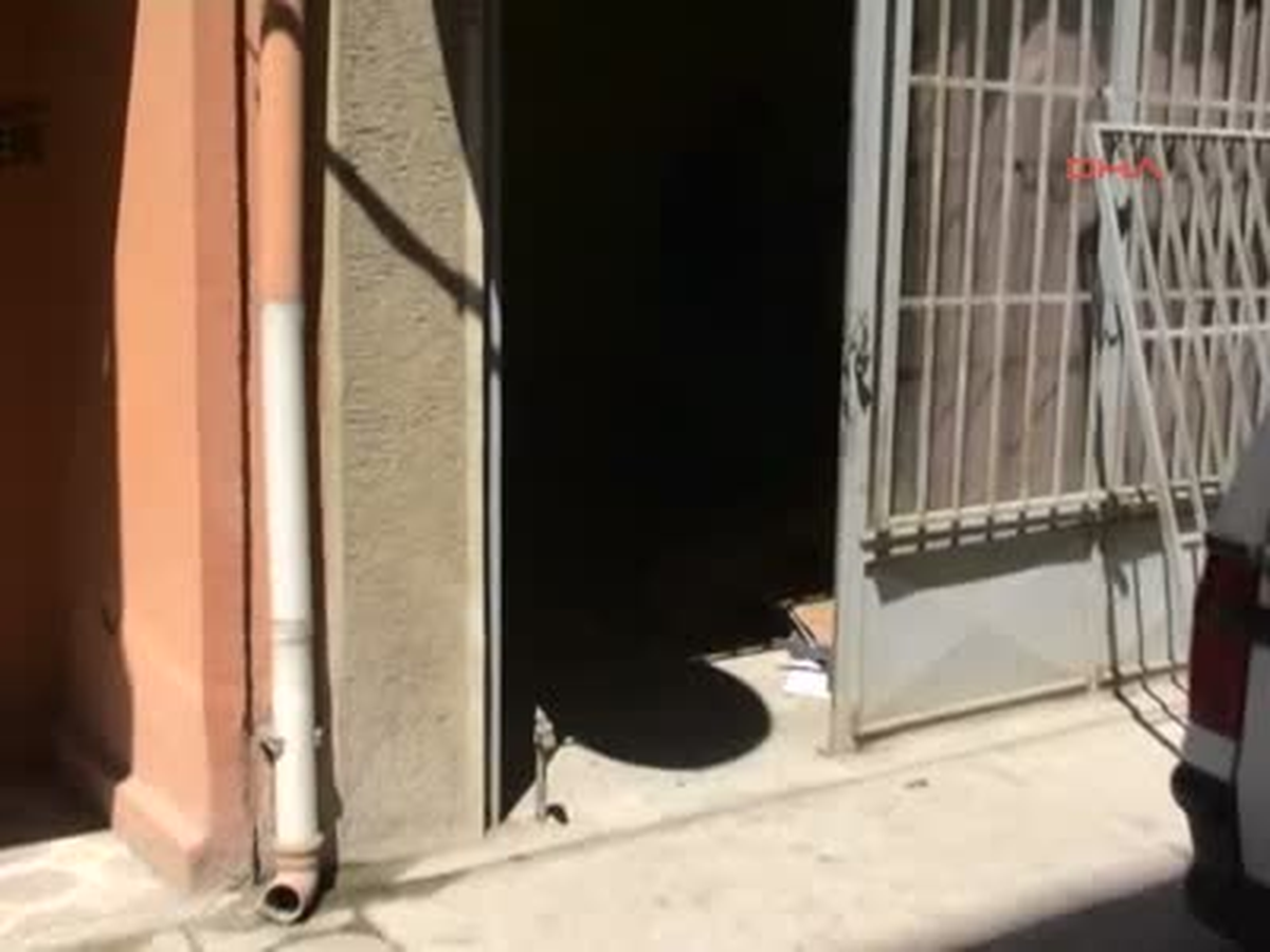 Çorap Deposunda Kaçak Sigara Yakalandı