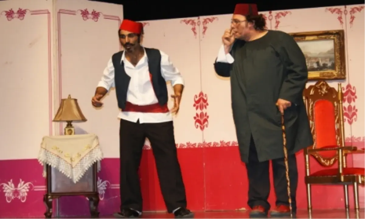 Cümbüş-Ü Cemaat Kahkahalarla İzlendi
