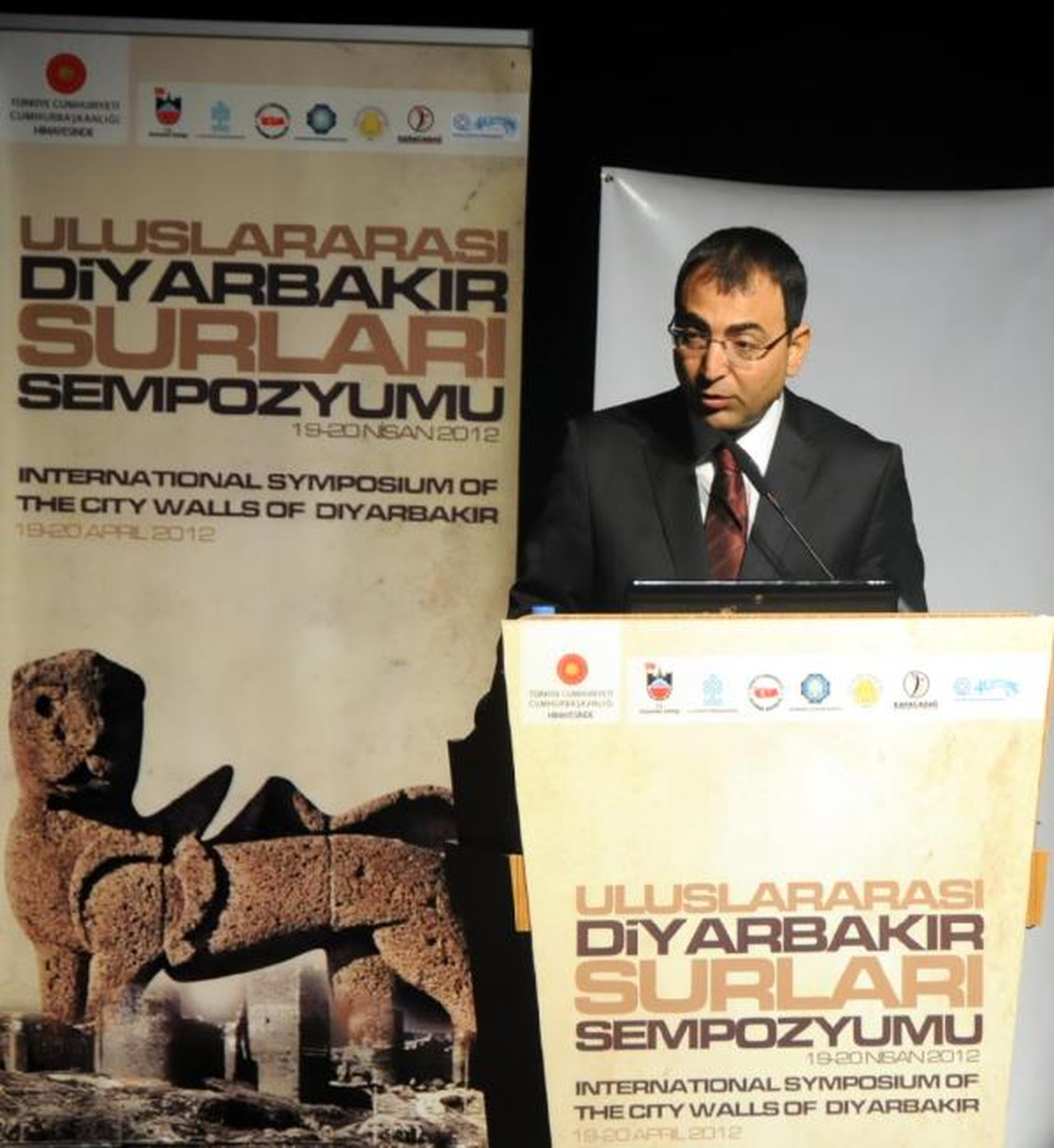 Cumhurbaşkan Gül\'ün Himayesine Aldığı Diyarbakır Surları\'na Uluslararası Sempozyum