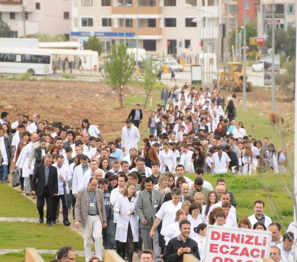 Denizli\'de Doktor Cinayetine Beyaz İsyan