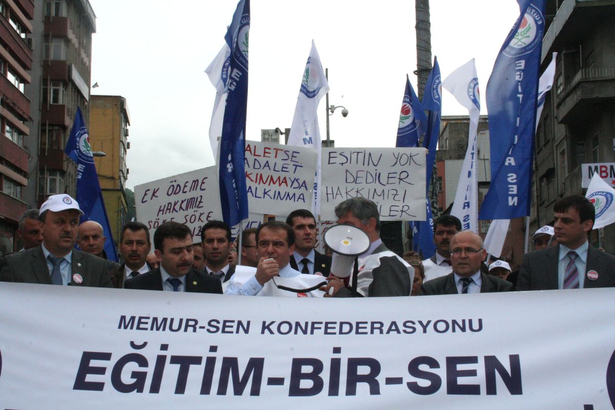 Eğitim-Bir-Sen\'den Bordro Yakma Eylemi