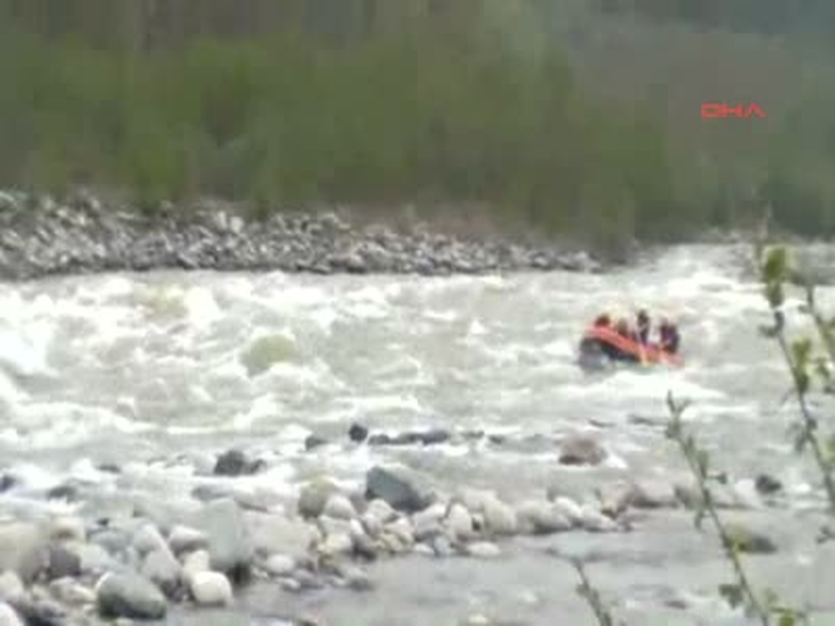 Fırtına Vadisi\'nde Rafting Sezonu Kazayla Açıldı