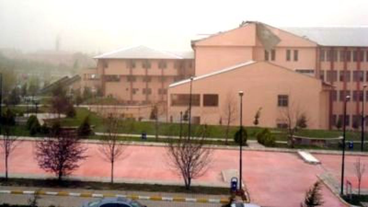Gazi Üniversitesi\'nin Çatısı Böyle Uçtu