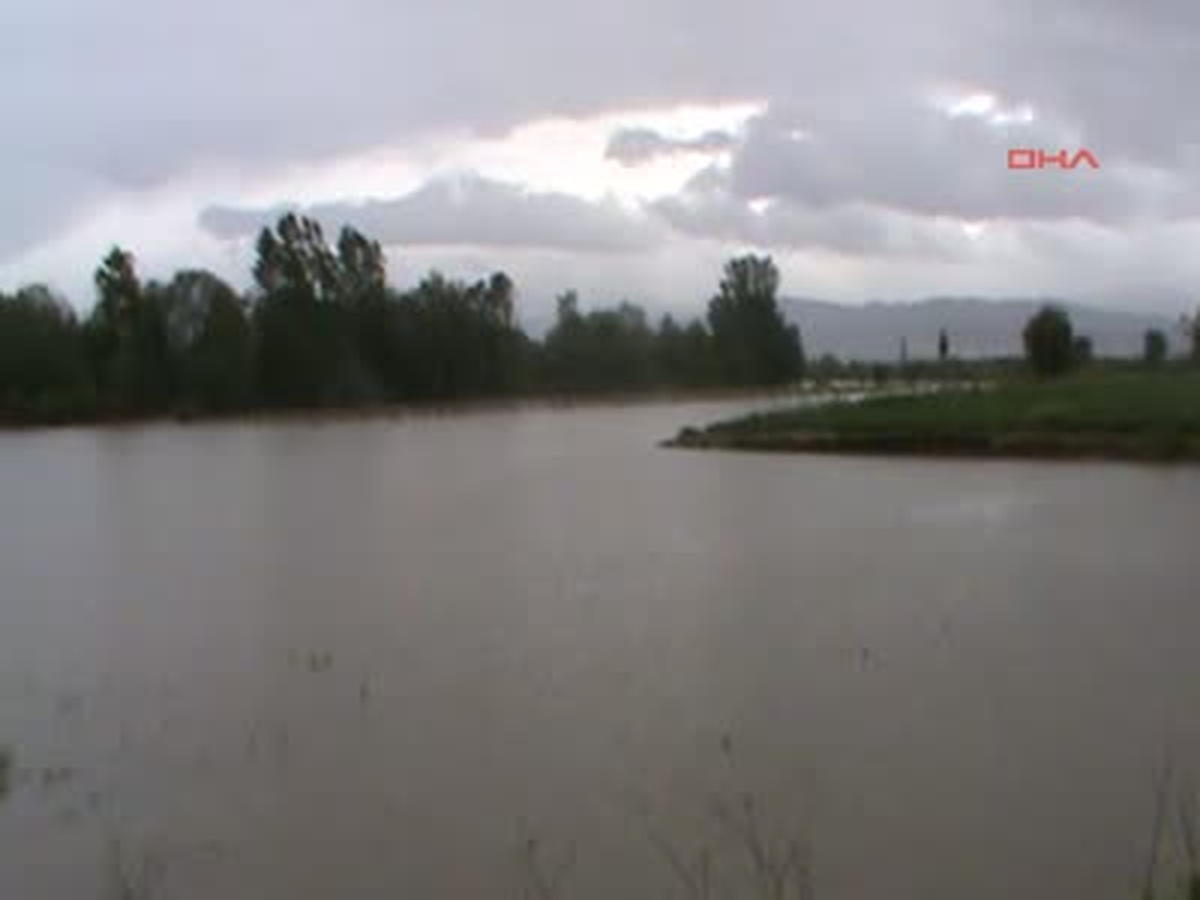 Gediz Nehri Taştı