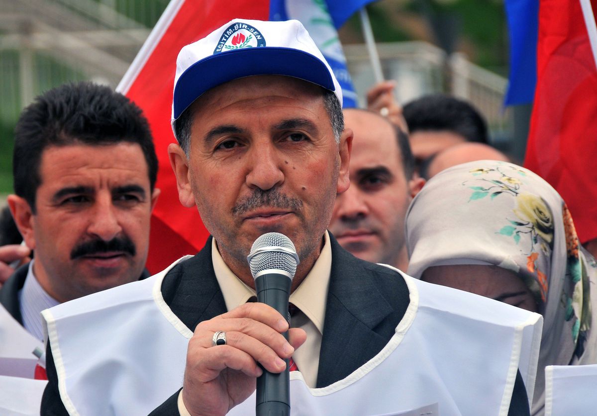 Gümüşhane\'de Memurlar Bordro Yakma Eylemi Yaptı