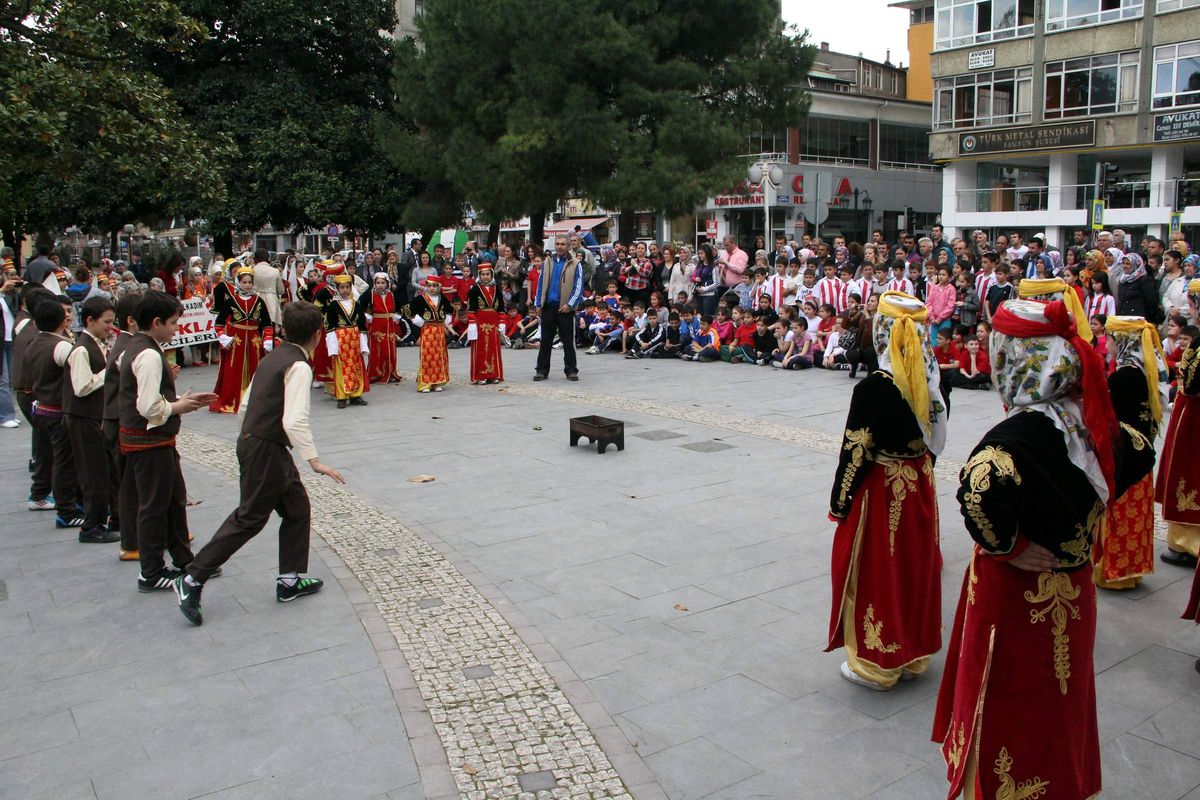 İlkadım\'da 23 Nisan Bayram Coşkusu Devam Ediyor