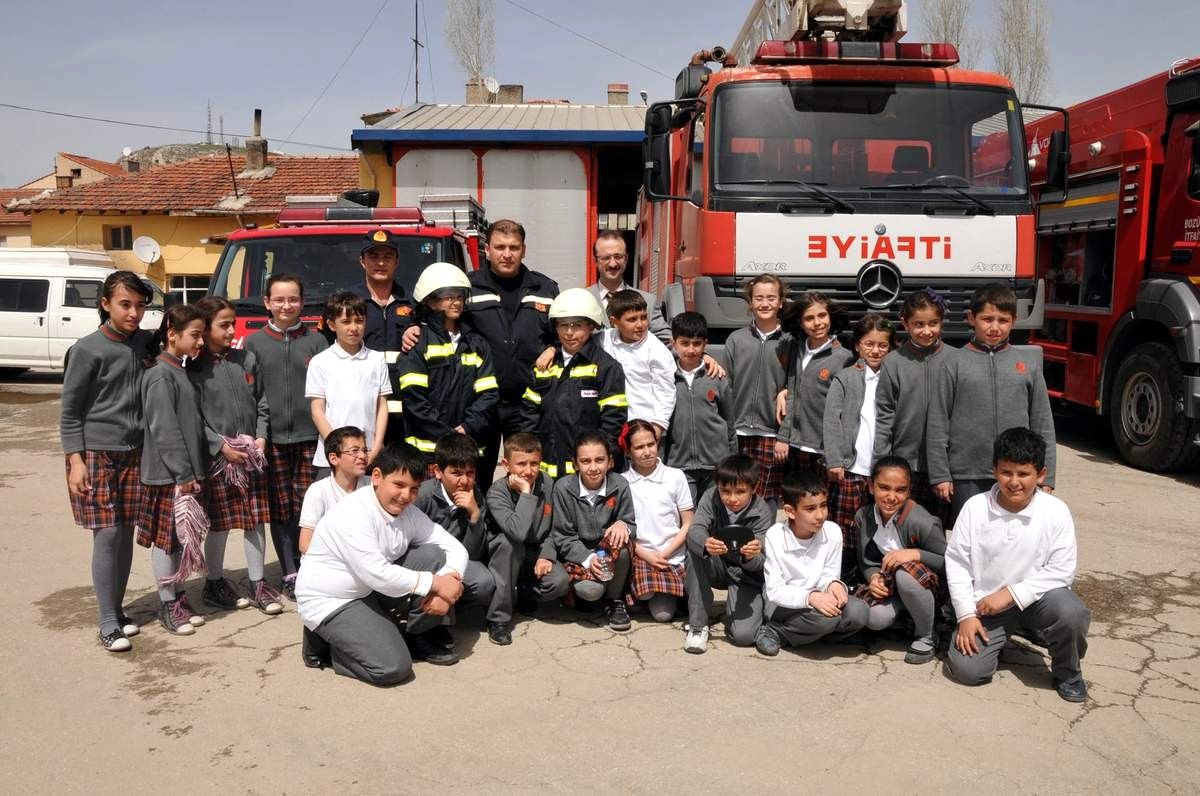 İtfaiyecilerden Öğrencilere Yangın Eğitimi